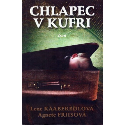 Chlapec v kufri